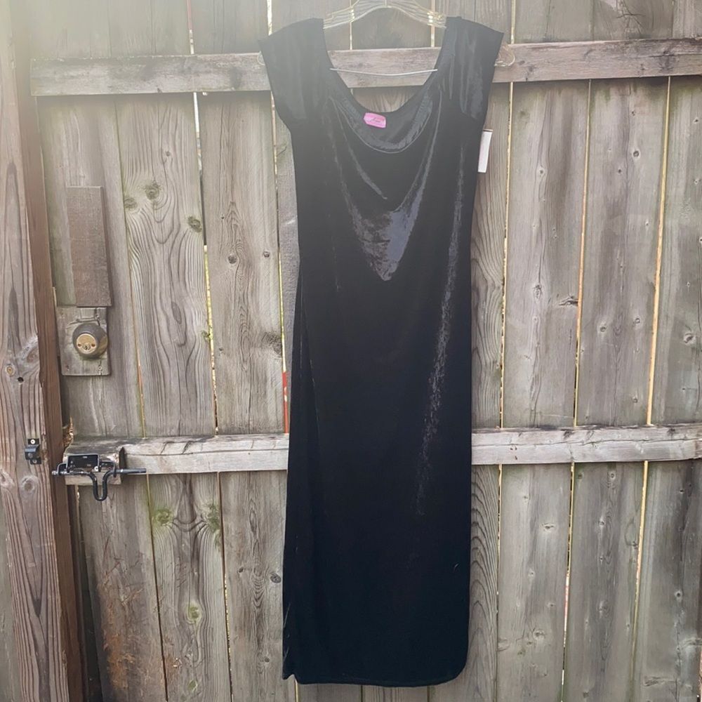 Black velvet dress sz. L NWT